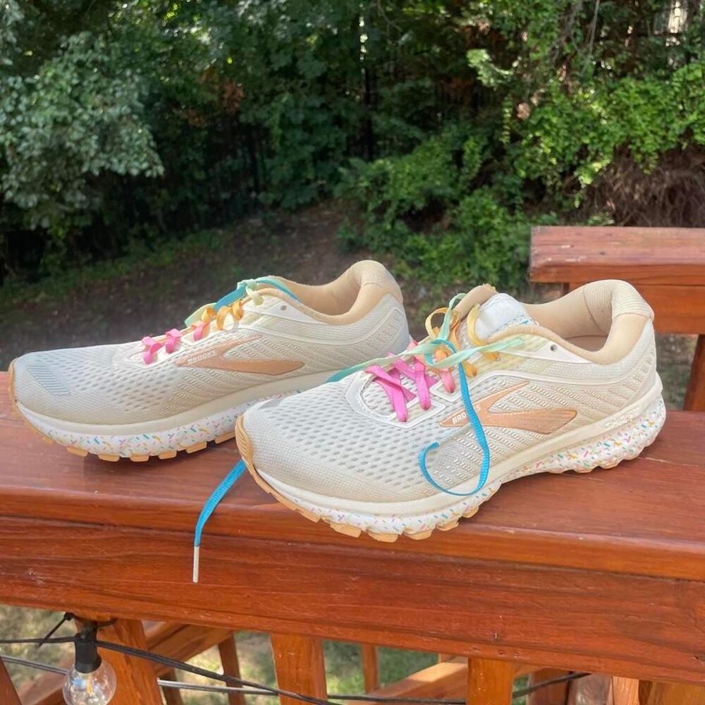 Brooks Women's 8.5 Ghost 12 Vanilla Ice cream w/ sprinkles inspired shoes - Picture 4 of 8